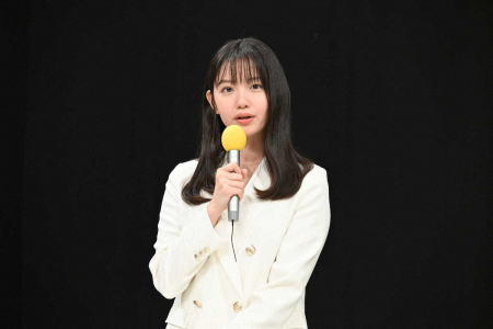 テレ東・田中瞳アナ　結婚発表後初の公の場に登場　「ナナナ」からバナナもらい笑顔「いいんですか？」