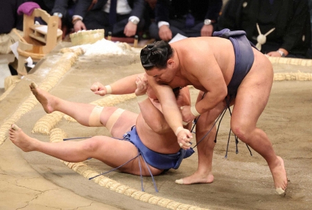 豊昇龍が鮮やかな小手投げで全勝キープ　過去3勝6敗と苦手の若隆景を下す