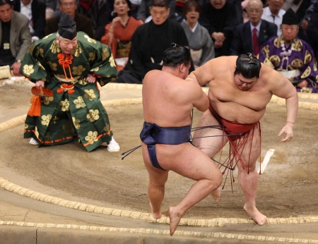 豊昇龍　危な勝った…天敵・熱海富士の勇み足に救われた　大関初Vへ全勝キープ