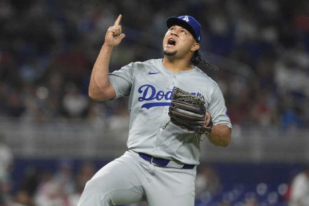 ドジャースのグラテロル投手が右肩関節唇の手術で来季前半戦欠場　ハドソン引退もありブルペンの補強必須