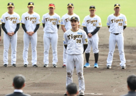 阪神が秋季安芸キャンプ打ち上げ　栄枝が締めのあいさつ