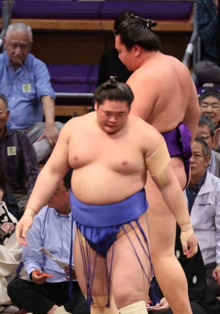 十両・欧勝海が8連勝で勝ち越し 「迷ったが体が勝手に動いた」