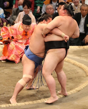 若隆景は役力士との対戦を終えて6勝3敗　立ち合い2度不成立も集中力を保ち正代を寄り切る