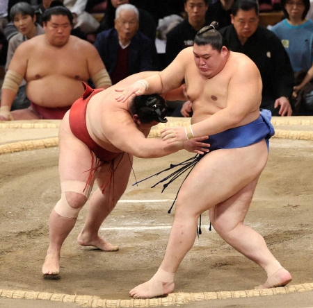 新大関・大の里が隆の勝に敗れ4敗目 「まだ場所終わってないのでまた集中して」