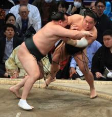 千代翔馬が9場所ぶり勝ち越し　腰痛で「引退も考えていた」