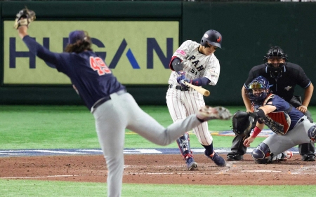 【プレミア12】侍ジャパン・小園海斗が5打点の爆発！　勝ち越し2点三塁打の後は右越え3ラン