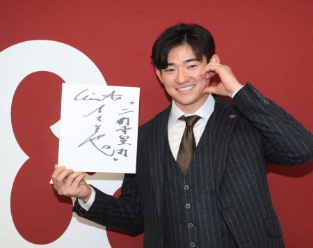 巨人・萩尾は700万円アップ　オフは坂本に弟子入り「勉強したい」