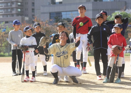 阪神ドラ1・伊原が野球教室で熱血指導　「上手くなってくれたらいいな」