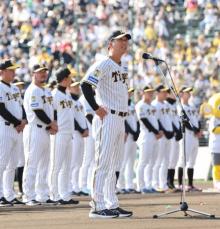 阪神・藤川監督「一番上をもう一度見にいく」ファン感謝デーで力強く優勝宣言、甲子園大観衆から大きな拍手