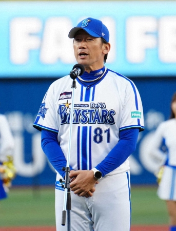 DeNA・三浦監督　サプライズ発表「来季は新しいユニホームで頑張ります」　リーグ優勝約束