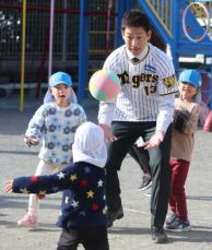 阪神・若林忠志賞に岩崎　登板数に応じ静岡と西宮の子どもたちに玩具「続けることが大事」