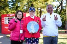 桑木志帆が自身初の完全Vでメジャー初制覇　女王・竹田麗央との優勝争い制し「凄い価値がある」