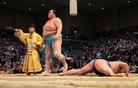 琴桜が初優勝　八角理事長「レベルの高い勝負」　綱取りへ、高田川審判長が言及