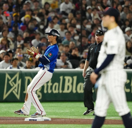 【プレミア12】両監督の「チャレンジ合戦」は日本の“2連勝”…あわや3ランの危機逃れる