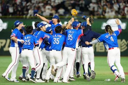 【プレミア12】台湾が涙、涙の初世界一　侍Jの連覇の夢を砕いた2本塁打　年齢制限のない世界大会初制覇