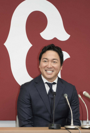 巨人・長野　来季目標に「阿部監督を2回、胴上げしたい」1000アップでサイン