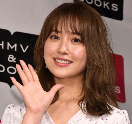 衛藤美彩　子供2人と夫の西武・源田を応援「息子は野球を少しずつ理解してきた」　ユニ着用姿も披露