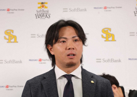 ソフトバンク佐藤直が契約更改　100万増の1400万円でサイン　