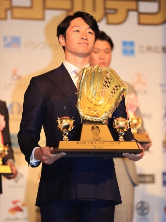 阪神・近本が4年連続4度目のGG賞　チームでは憧れの赤星氏以来の4年連続に「並ぶことができて光栄」