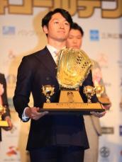 阪神・近本が4年連続4度目のGG賞　チームでは憧れの赤星氏以来の4年連続に「並ぶことができて光栄」