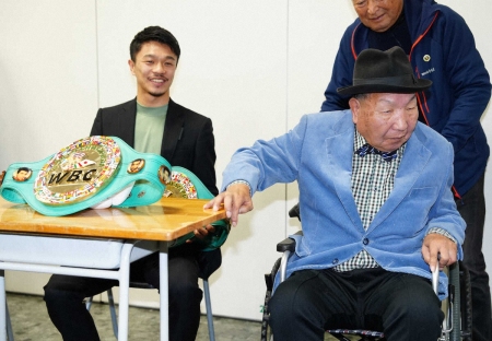 袴田巌さん　9年ぶりの後楽園ホールで試合観戦　姉・ひで子さんがリング上であいさつ