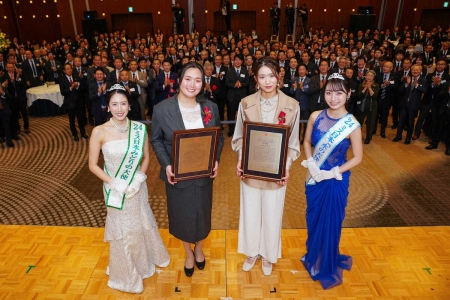 ミス日本「水の天使」＆みどりの大使が花添える　「スポーツ界で女性が活躍しているのは喜ばしいこと」