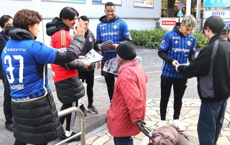 J1初挑戦3位の町田選手が商店街あいさつ回りで応援に感謝　MF下田北斗「タイトルを一つ取れれば」