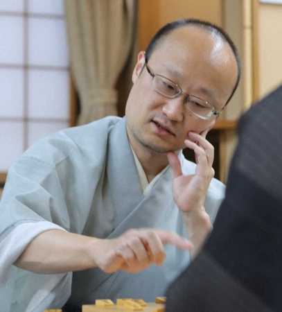 異例…足の痛み訴え投了　渡辺明九段「やりきりたかったのですが強い痛みが…」　今後は手術へ