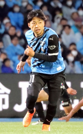 中村憲剛さんの引退試合でアクシデント　川崎F・FW小林悠が肩負傷か　自力で立てず担架で運ばれる