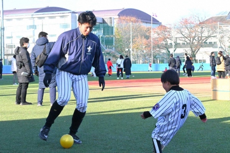 立大・吉野　子供たち100人と交流「普段、触れ合う機会がないので非常に良い体験」