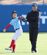 阪神・藤川監督　地元高知で野球教室　小学生約90人と触れ合う「体が元気な限り、ずっと続けたい」