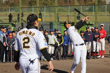 阪神・西純、不振脱出へ「西勇流」“3勤1休”の投球練習！　梅野は“牛骨バット”導入に意欲