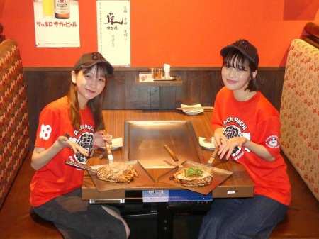 高橋凛＆杉本愛里　お好み焼き店一日店長に就任！　好きをふんだんに詰め込んだオリジナルメニューも考案