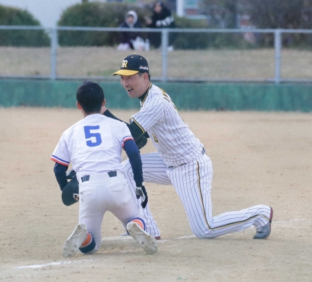 阪神・岩崎「楽しむことに全振りしてる」　OBの横山雄哉氏&山本翔也氏と奈良で“野球フェス”開催