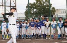 阪神・佐藤輝　甲子園弾「もっと打ちたいです」　昨年13本→今年4本→来年は「縦回転」で量産狙う