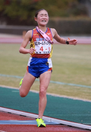 【全国高校駅伝】女子の仙台育英は3年連続2位　アンカー細川は泣き崩れる