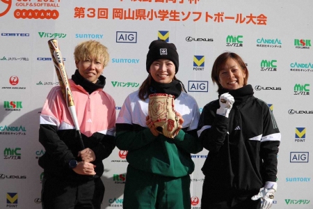 渋野日向子　始球式で五輪金メダリストと真剣勝負！冠ソフトボール大会主催