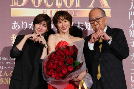 米倉涼子、感涙　西田敏行さん“ラストメッセージ”　「劇場版ドクターX」“最後の舞台あいさつ”