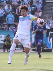 横浜FC　鳥栖のDF山崎浩介を完全移籍で獲得　「日頃の練習から自分の覚悟を表現」