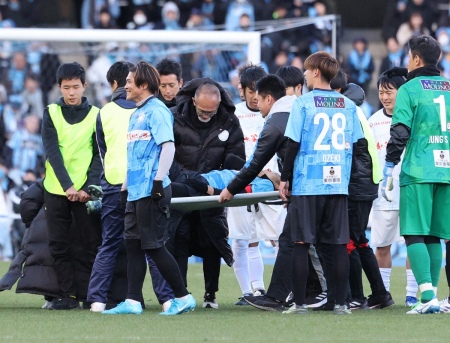 川崎Fの小林悠　左肩鎖関節脱臼で16日に手術　引退試合での負傷に中村憲剛氏は「復帰サポートしたい」