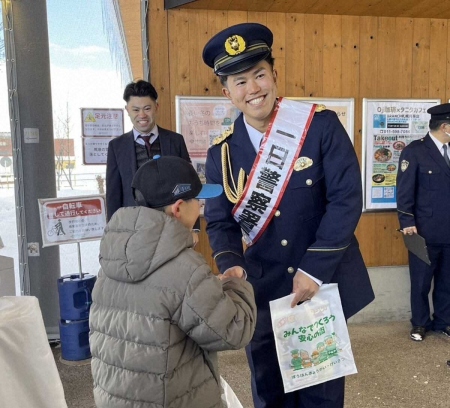 日本ハム今川、一日警察署長に就任　2歳下で警察官の弟の前で詐欺＆エラー撲滅宣言