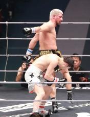 【RIZIN】パンチ効かない！？カリミアン微動だにせずネット衝撃「スタミナやばい」「硬すぎ」