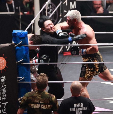 【RIZIN】安保VSカリミアン　審判も被弾する大荒れ展開…ネット賛否「ありえない」「大丈夫かな」