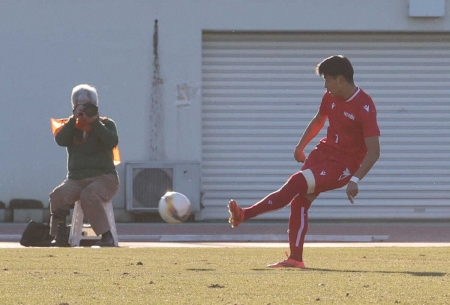 【高校サッカー】東福岡、2発快勝!　途中出場の稗田「ミスキックが入った感じ」　後半18分に先制ゴール