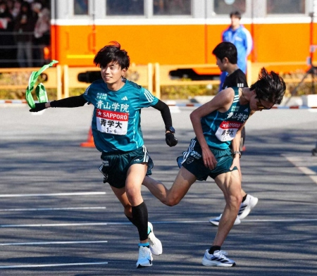 【箱根駅伝5区】青学大・若林　3・6キロで首位・中大と54秒差に　やや広がる