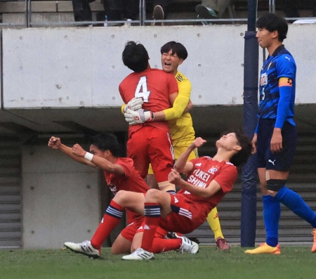 【高校サッカー】流通経大柏が優勝候補対決制す　山野＆粕谷2トップが鉄壁の大津守備を攻略