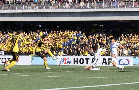 【高校サッカー】初出場・東海大相模の旋風止まらない！　逆転で国立切符もぎ取る　有馬監督「目から汗が」