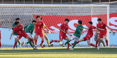 【高校サッカー】東福岡が9大会ぶり4強　OBの平岡監督「ビッグチャンスだった」