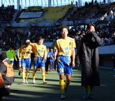 【高校サッカー】蜜蜂軍団・上田西は完敗　鈴木主将「始まってすぐに強度、スピード感の違いが…」