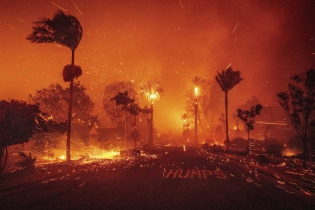 LA山火事　少なくとも5人死亡、2000超建物損壊と米報道　パリス・ヒルトン宅焼失…セレブ達も被災